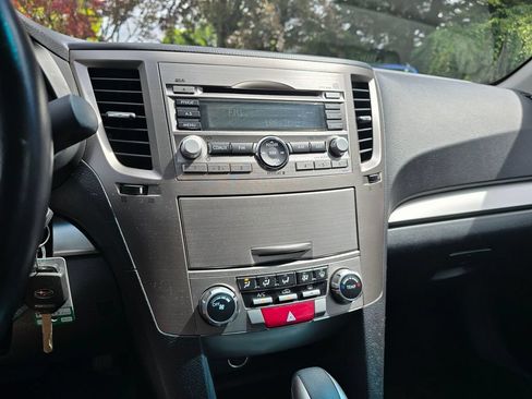 Used 2011 Subaru Legacy 2.5i Premium w/ All-Weather Pkg AWD/4WD image 20