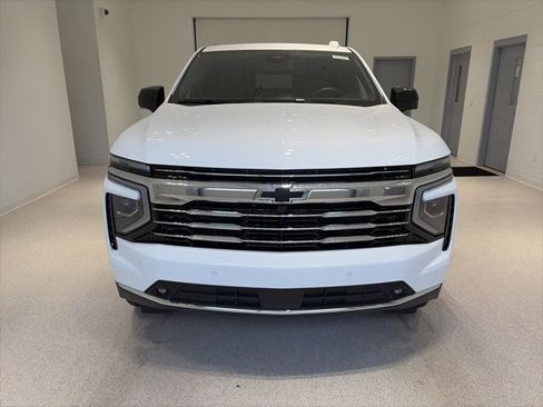 New 2026 Chevrolet Suburban LT image 2