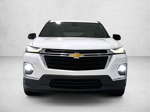 Used 2022 Chevrolet Traverse LS FWD image 3