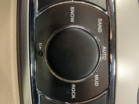 Used 2020 Jeep Grand Cherokee Limited w/ Luxury Group II image 18