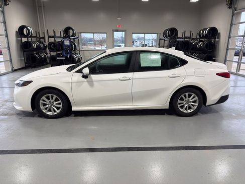 Used 2025 Toyota Camry LE image 2