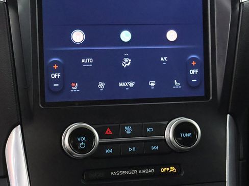 Used 2024 Ford Edge Titanium image 41