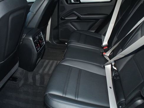 Certified 2023 Porsche Cayenne Platinum Edition w/ Assistance Package image 25