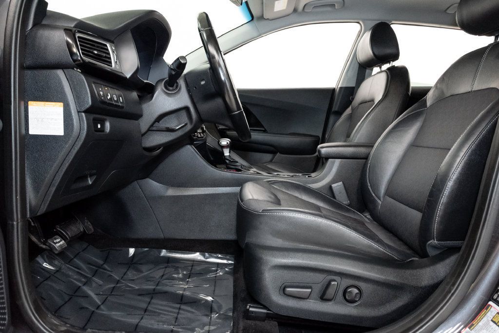 Used 2018 Kia Niro EX w/ Option Group 020 FWD image 13