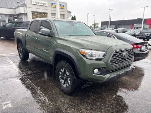Used 2022 Toyota Tacoma TRD Off-Road AWD/4WD image 3