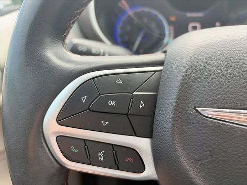 Used 2018 Chrysler Pacifica Touring-L Plus FWD image 28