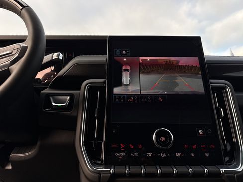 New 2026 GMC Yukon XL Elevation w/ Elevation Premium Package image 25