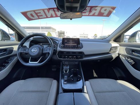 Used 2024 Nissan Rogue SV image 28