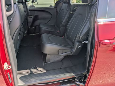 New 2026 Chrysler Pacifica Select image 28