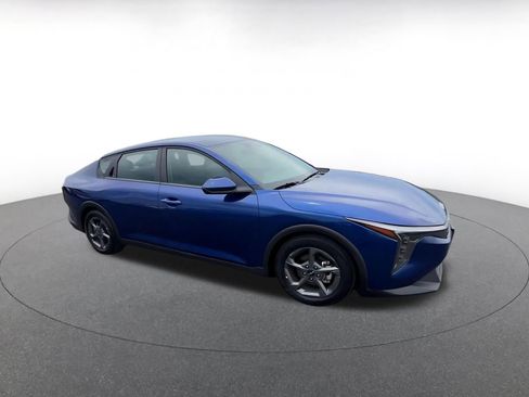 Used 2025 Kia K4 LXS image 2