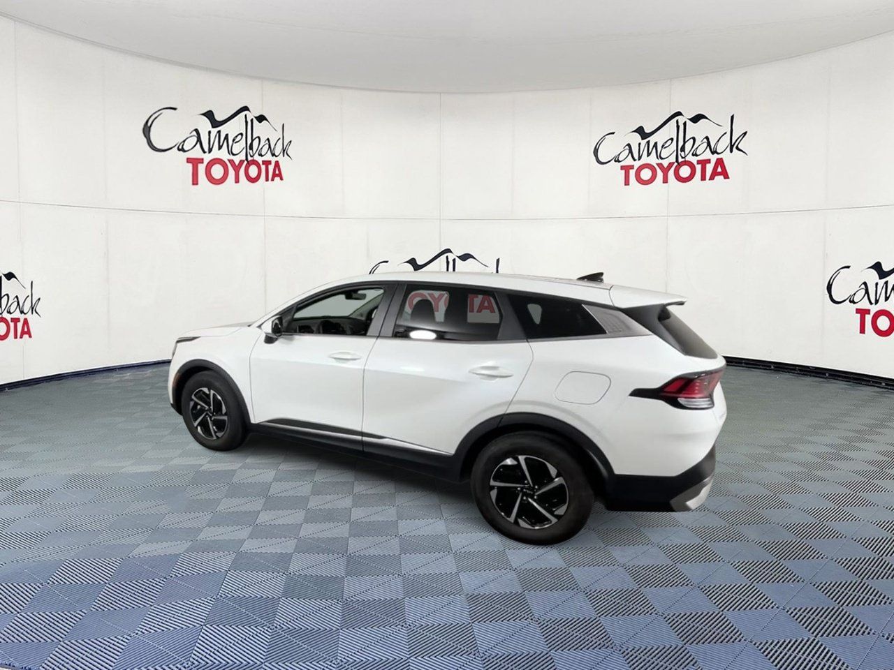 Used 2025 Kia Sportage LX FWD image 8