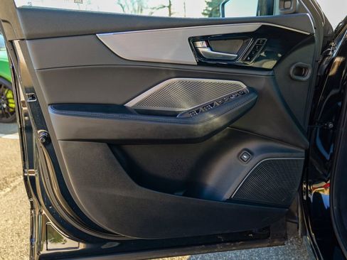 Used 2023 Acura MDX SH-AWD image 16