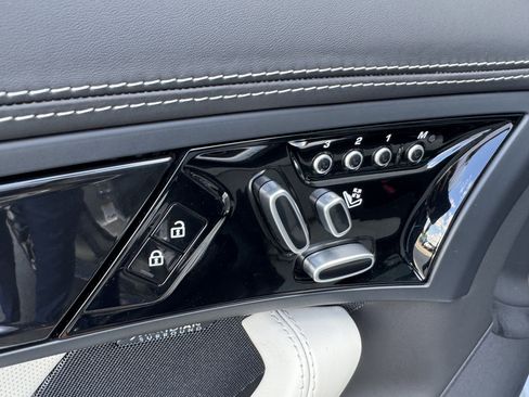Certified 2022 Jaguar F-TYPE R AWD/4WD image 11