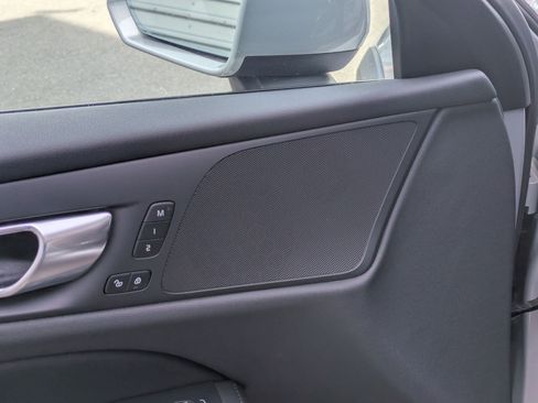 Used 2025 Volvo V60 B5 Cross Country Plus image 13