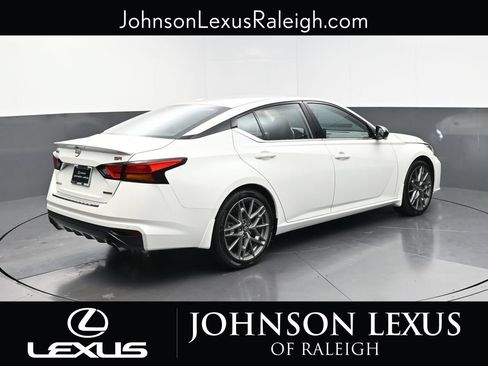 Used 2023 Nissan Altima 2.0 SR FWD image 9