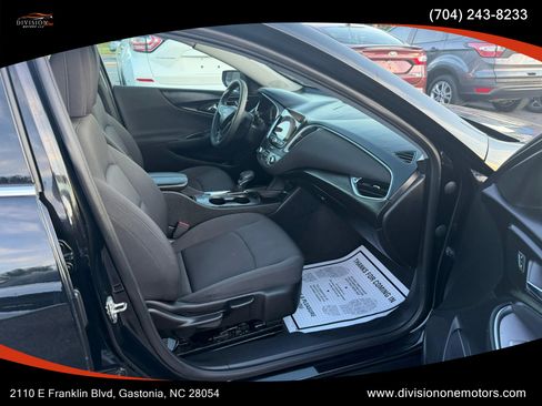 Used 2021 Chevrolet Malibu LT FWD image 18
