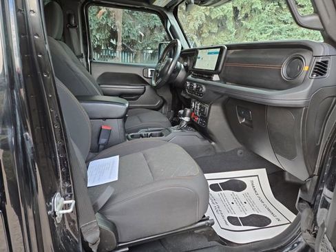 Used 2024 Jeep Gladiator Mojave w/ Technology Group image 36