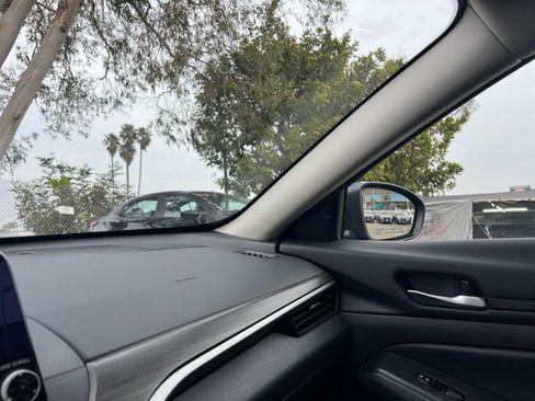 Used 2025 Nissan Altima 2.5 SV image 36