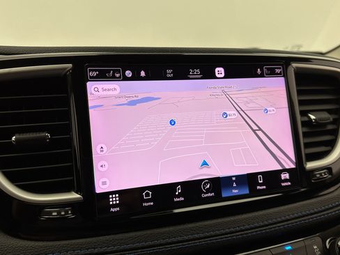 Used 2021 Chrysler Pacifica Touring-L image 5