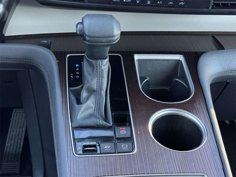 Used 2024 Toyota Sienna LE image 6