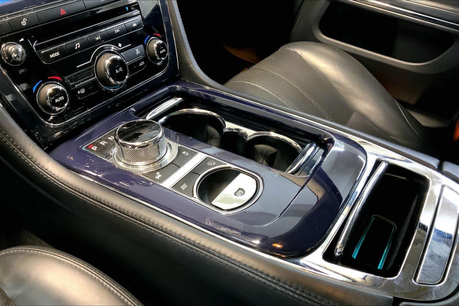 Used 2011 Jaguar XJ RWD image 16
