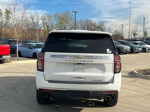 Used 2022 Chevrolet Suburban Premier w/ Premium Package image 11