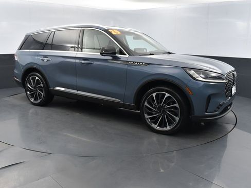 Certified 2025 Lincoln Aviator Reserve w/ Equipment Group 201A image 3