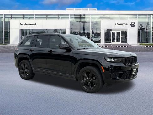 Used 2024 Jeep Grand Cherokee Altitude RWD image 3