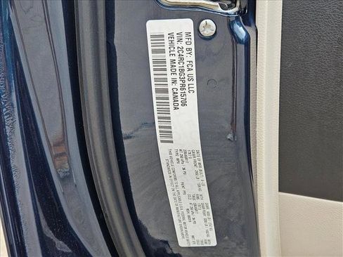 Used 2023 Chrysler Pacifica Touring-L FWD image 24