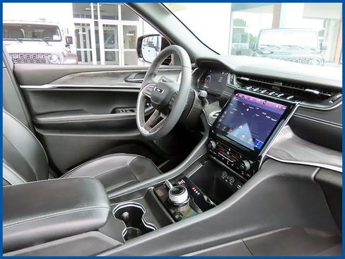 Certified 2024 Jeep Grand Cherokee Limited AWD/4WD image 8