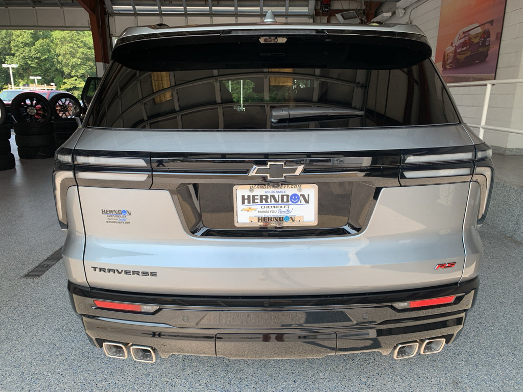New 2026 Chevrolet Traverse RS w/ LPO, Floor Liner Package FWD image 7