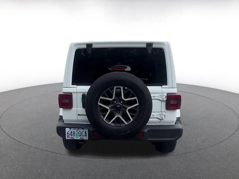 Used 2025 Jeep Wrangler Unlimited Sahara AWD/4WD image 12