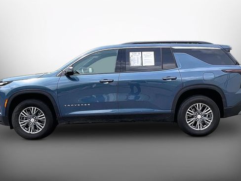 Used 2025 Chevrolet Traverse LT w/ LPO, Floor Liner Package FWD image 5