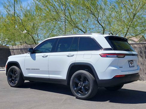 Used 2025 Jeep Grand Cherokee Limited w/ Luxury Tech Group II AWD/4WD image 7