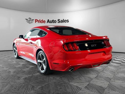 Used 2017 Ford Mustang GT RWD image 4