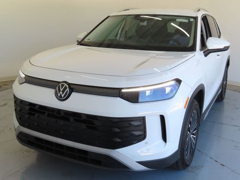 New 2025 Volkswagen Tiguan S image 9