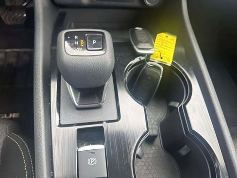 Used 2025 Nissan Rogue SV FWD image 12