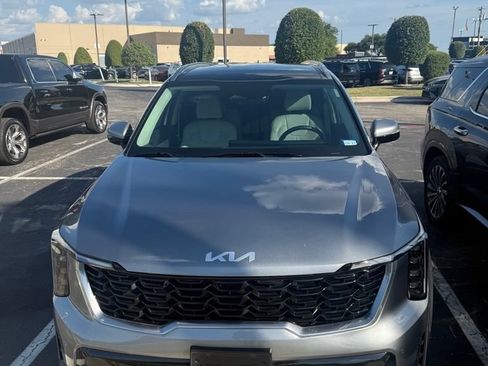 Used 2025 Kia Sorento EX w/ EX Panoramic Sunroof Package FWD image 13