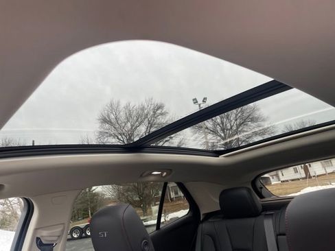 Used 2023 Buick Envision Essence w/ Sport Touring Package image 32