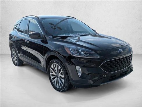 Used 2022 Ford Escape Titanium w/ Class II Trailer Tow Package image 3