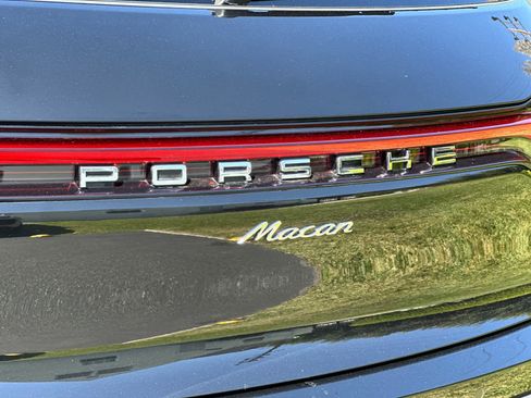 Certified 2025 Porsche Macan AWD/4WD image 31