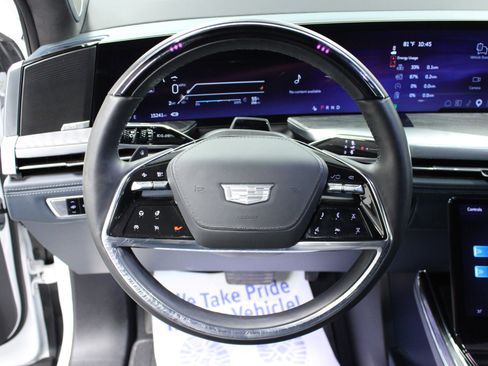 Used 2025 Cadillac Escalade IQ Luxury 2 w/ LPO, Premium Carpet Package AWD/4WD image 18