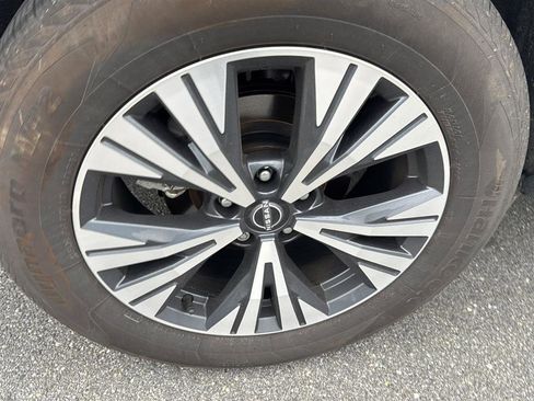 Used 2023 Nissan Rogue SV image 10