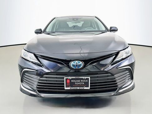 Used 2021 Toyota Camry LE image 2