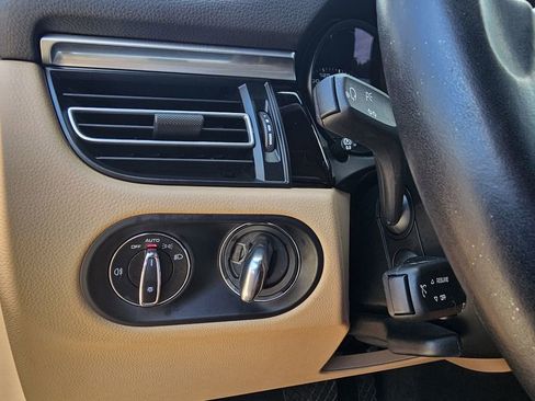 Used 2021 Porsche Macan image 30