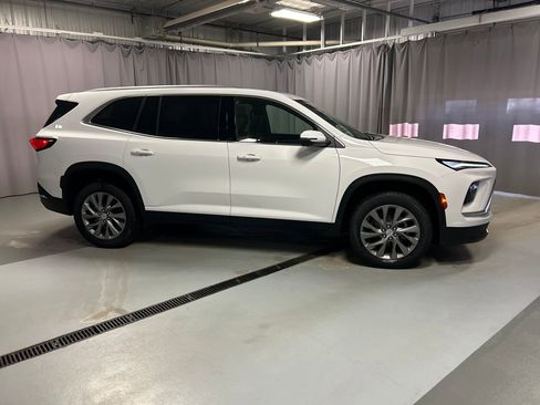 New 2026 Buick Enclave Preferred image 8