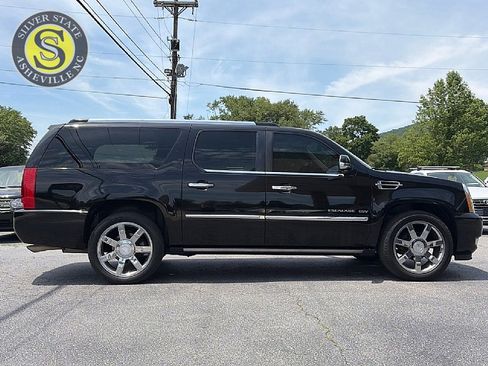 Used 2011 Cadillac Escalade ESV Premium AWD/4WD image 7