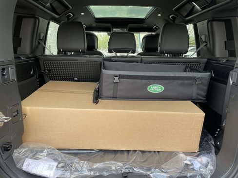 New 2026 Land Rover Defender 110 X-Dynamic SE AWD/4WD image 18