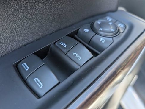 Used 2020 Chevrolet Silverado 1500 High Country w/ Technology Package AWD/4WD image 17