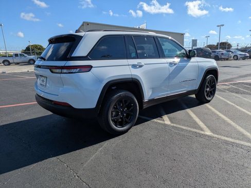 New 2025 Jeep Grand Cherokee Altitude RWD image 6